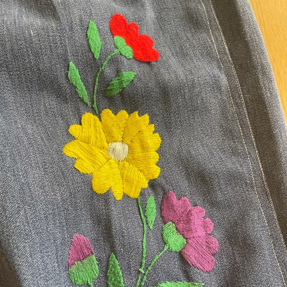 SOLD | 70s Vintage Floral Embroidered Ricardo Acapulco Bell Bottom Jeans - Picture 5 of 13